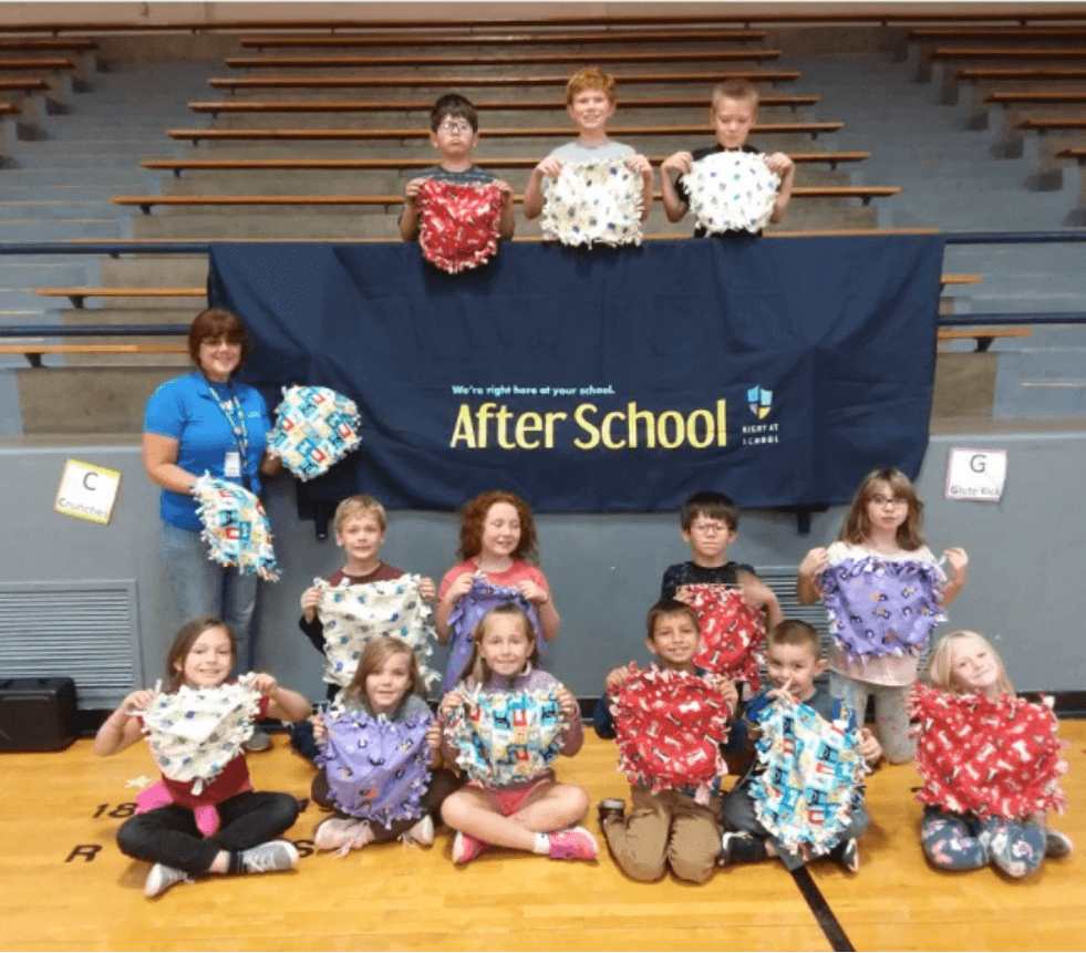 Right Club Gives Back slideshow-11